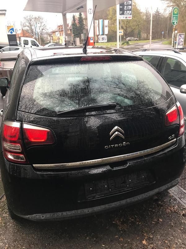 Gebraucht Citroën C3 SELECTION 82 PS (60 kW) 2016 Schwarz Limousine