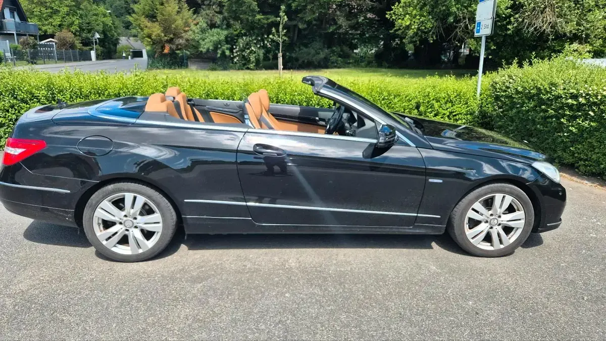 Gebraucht Mercedes E250 204 PS (150 kW) 2010 Schwarz Cabrio