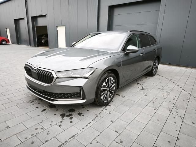 Grau Neu 2025 Skoda Superb Selection Kombi | 42.390 € (Guter Preis) - Bild 1/4