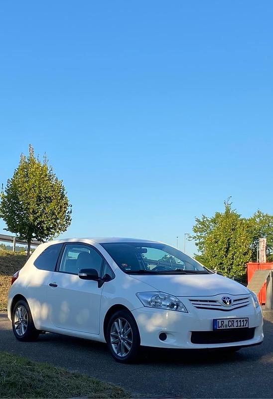 Weiß Gebraucht 2012 Toyota Auris Coupé | 5.299 € (Fairer Preis) - Bild 1/4