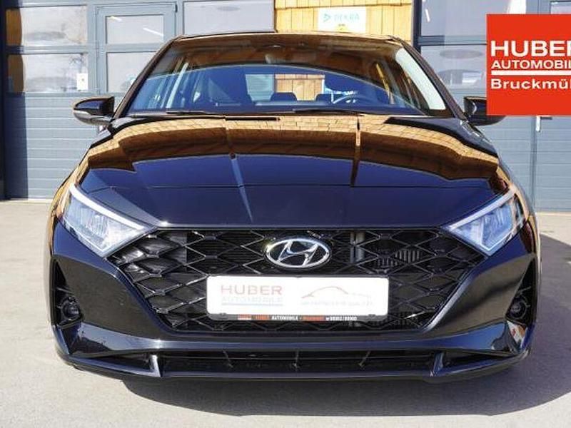 Gebraucht Hyundai i20 101 PS (74 kW) 2022 Schwarz Kleinwagen