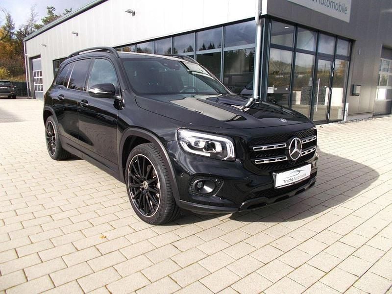 Kosmosschwarz Gebraucht 2020 Mercedes GLB250 AMG SUV | 32.900 € (Superpreis) - Bild 1/4