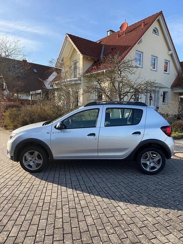 Gebraucht Dacia Sandero Prestige 90 PS (66 kW) 2017 Grau Limousine