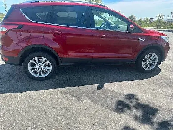 Usado Ford Kuga Titanium 150 HP (110 kW) 2019 Vermelho SUV