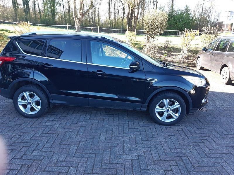 Gebraucht Ford Kuga 150 PS (110 kW) 2016 Schwarz SUV