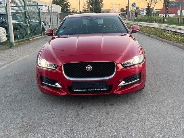 Rot Gebraucht 2017 Jaguar XE R-Sport Limousine | 15.700 € (Fairer Preis) - Bild 1/4