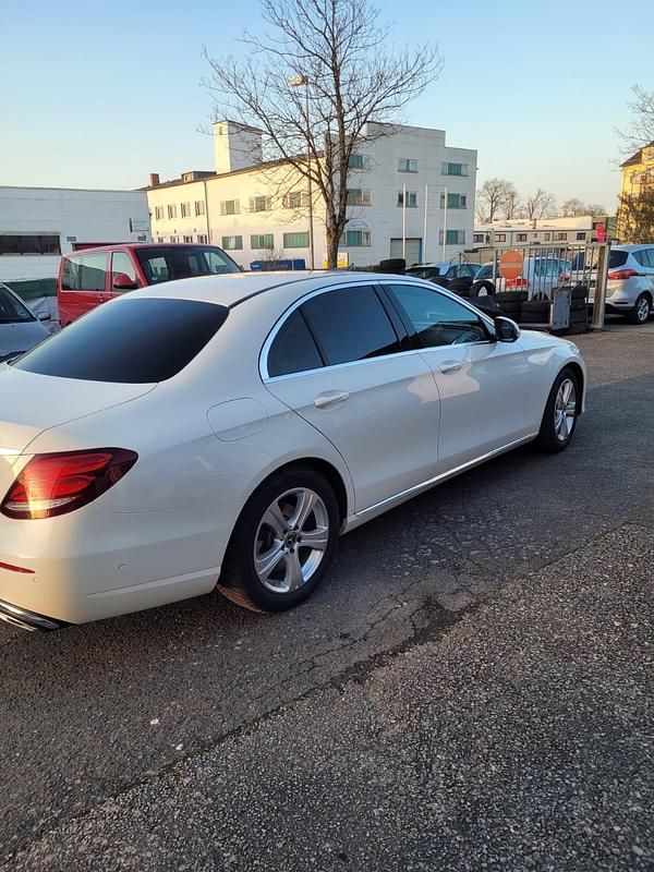 Gebraucht Mercedes E200 184 PS (135 kW) 2017 Weiß Limousine