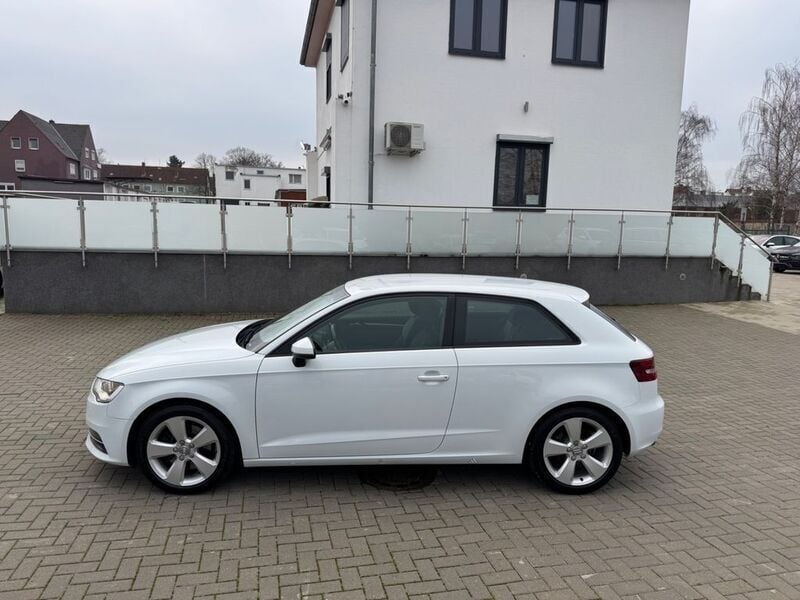 Weiß Gebraucht 2012 Audi A3 Ambition Limousine | 9.999 € (Superpreis) - Bild 1/4