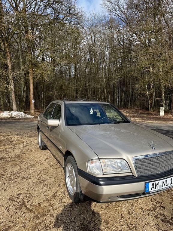 Gebraucht Mercedes C220 Classic 95 PS (69 kW) 1997 Silber Limousine