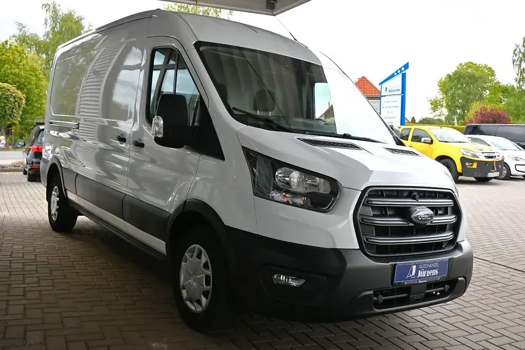 Gebraucht Ford Transit Trend 131 PS (96 kW) 2023 Weiß Van / Kleinbus