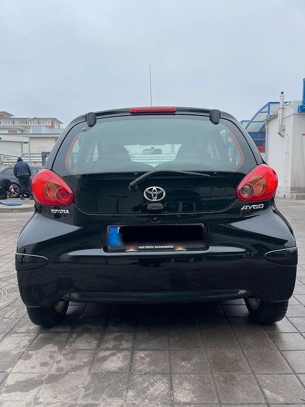 Gebraucht Toyota Aygo 68 PS (50 kW) 2007 Schwarz Kleinwagen