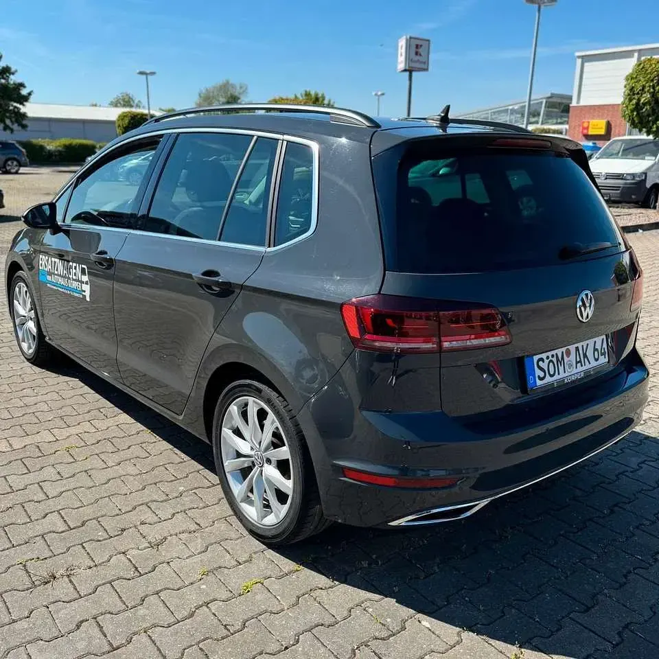 Gebraucht VW Golf Highline 150 PS (110 kW) 2021 Uranograu Van / Kleinbus
