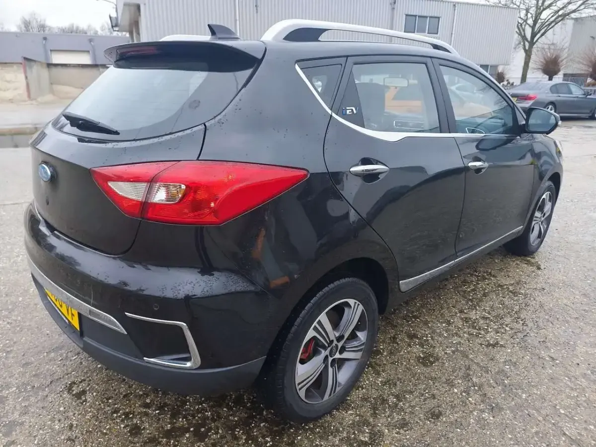 Gebraucht JAC iEV7s 85 kW (116 PS) 2021 Schwarz SUV