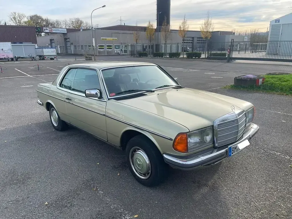 Gebraucht Mercedes 230 133 PS (97 kW) 1984 Grün Coupé
