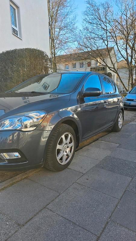 Gebraucht Kia Ceed 80 PS (58 kW) 2010 Grau Kleinwagen