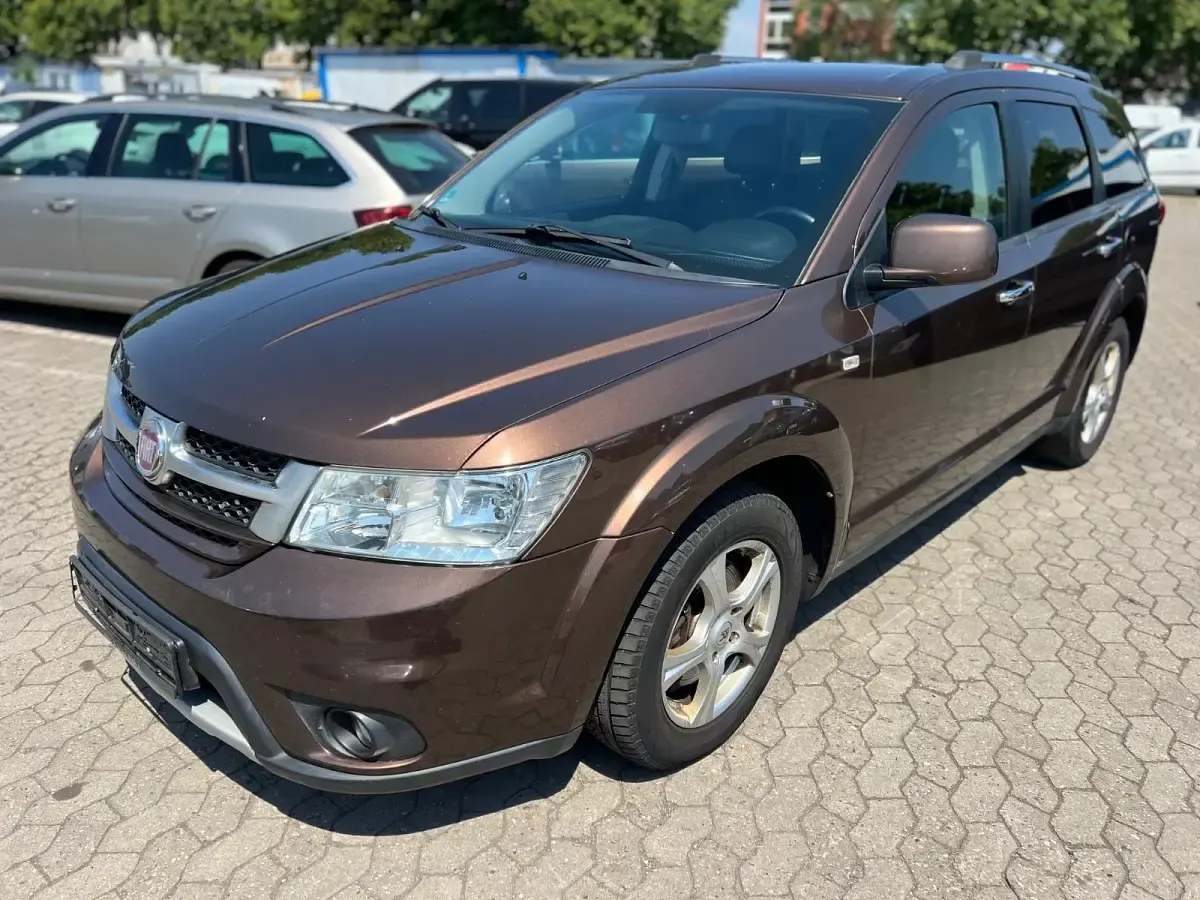 Gebraucht Fiat Freemont 170 PS (125 kW) 2012 Braun SUV