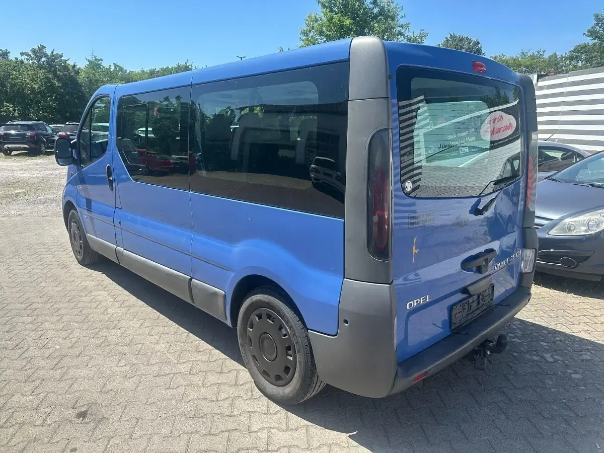 Używany Opel Vivaro 135 KM (99 kW) 2003 Szary Minivan