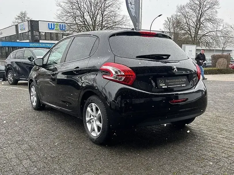 Gebraucht Peugeot 208 Style 82 PS (60 kW) 2013 Lackierung schwarz perla nera/ Kleinwagen