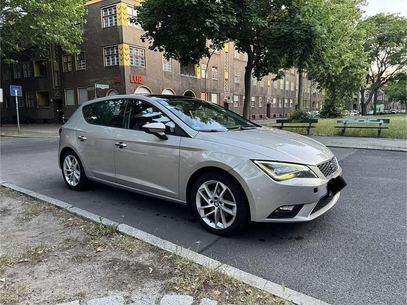 Beige Gebraucht 2013 Seat Leon Style Kleinwagen | 11.000 € (Fairer Preis) - Bild 1/4