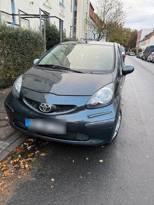 Grau Gebraucht 2006 Toyota Aygo Cool Kleinwagen | 2.999 € (Teuer) - Bild 1/4