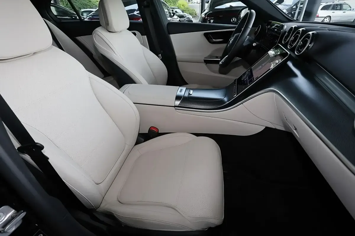 Gebraucht Mercedes C180 Avantgarde 170 PS (125 kW) 2025 Obsidianschwarz Limousine