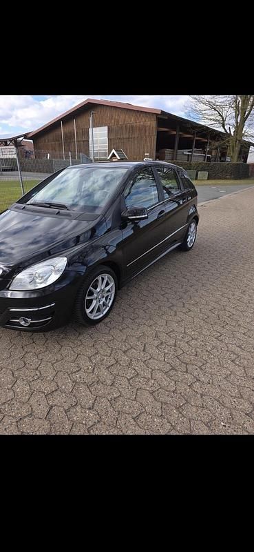 Gebraucht Mercedes B180 109 PS (80 kW) 2010 Schwarz Van / Kleinbus