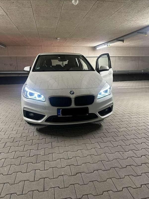 Weiß Gebraucht 2016 BMW 216 Sport Line Kombi | 8.999 € (Guter Preis) - Bild 1/4
