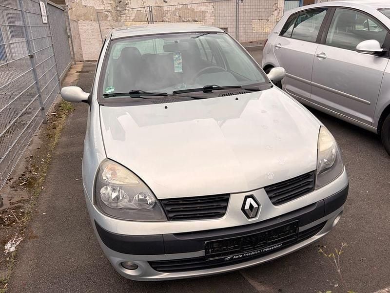 Gebraucht Renault Clio II 75 PS (55 kW) 2004 Silber Limousine