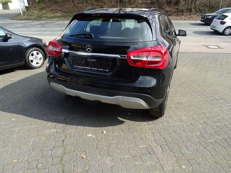 Gebraucht Mercedes GLA180 122 PS (89 kW) 2018 Schwarz SUV