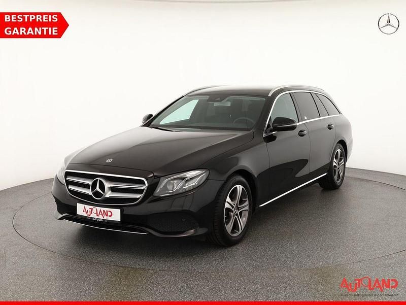Schwarz Gebraucht 2017 Mercedes E200 Avantgarde Limousine | 25.990 € (Fairer Preis) - Bild 1/4
