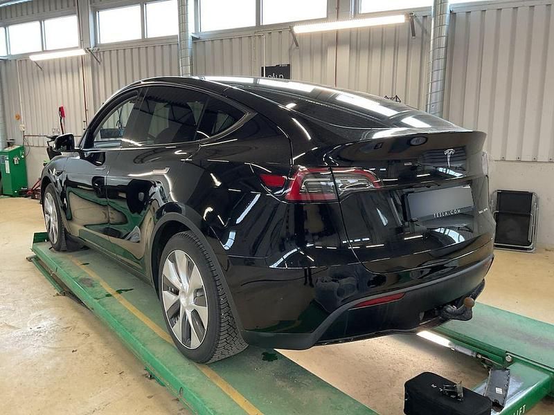 Second-hand Tesla Model Y 378 kW (514 CP) 2024 Negru SUV