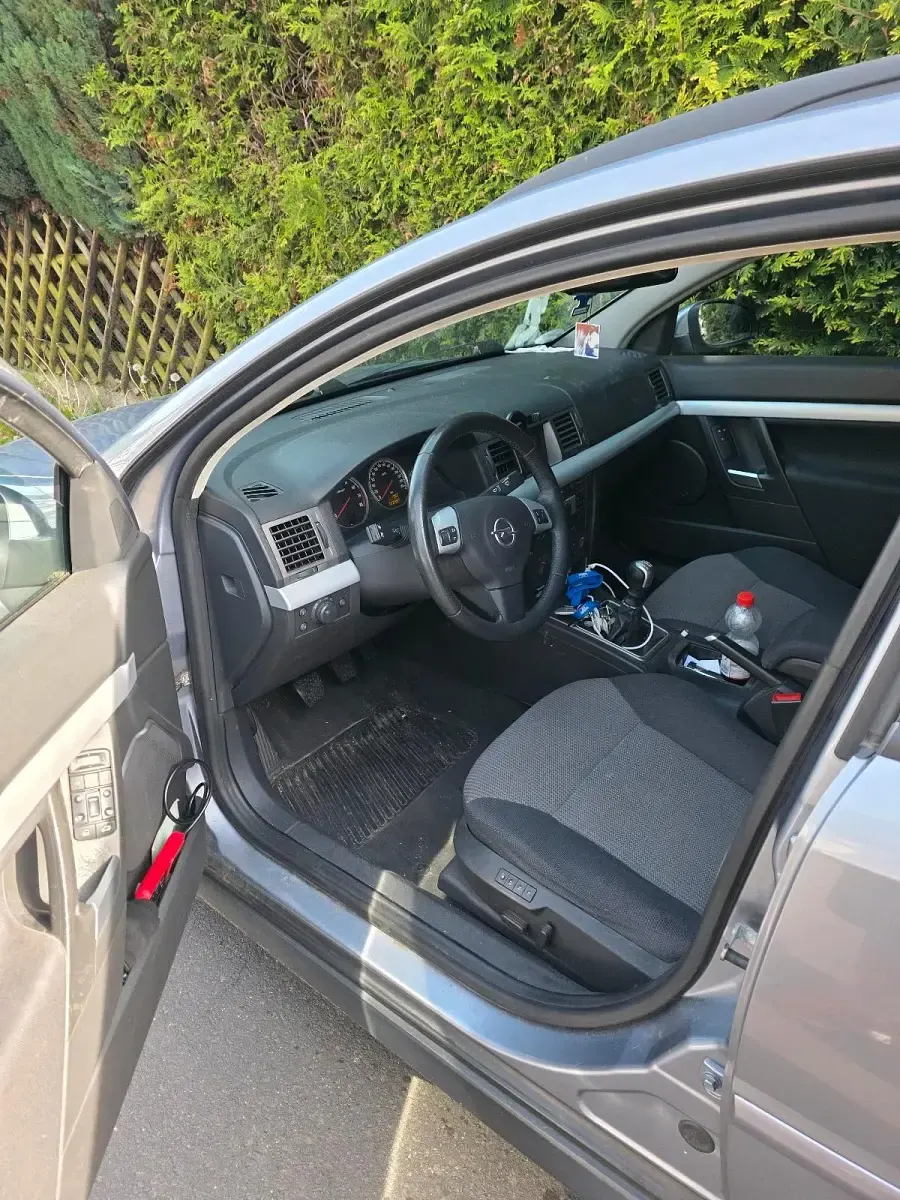 Begagnad Opel Vectra 155 HK (114 kW) 2004 Grå Kombi