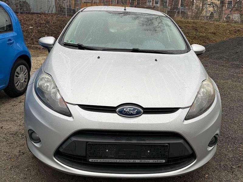 Gebraucht Ford Fiesta 82 PS (60 kW) 2010 Polarsilber metallic Kleinwagen