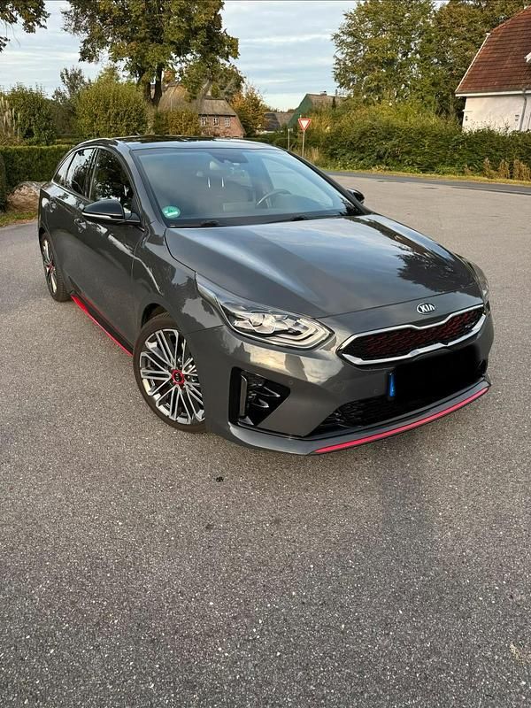 Grau Gebraucht 2019 Kia ProCeed GT Kleinwagen | 20.999 € (Fairer Preis) - Bild 1/4