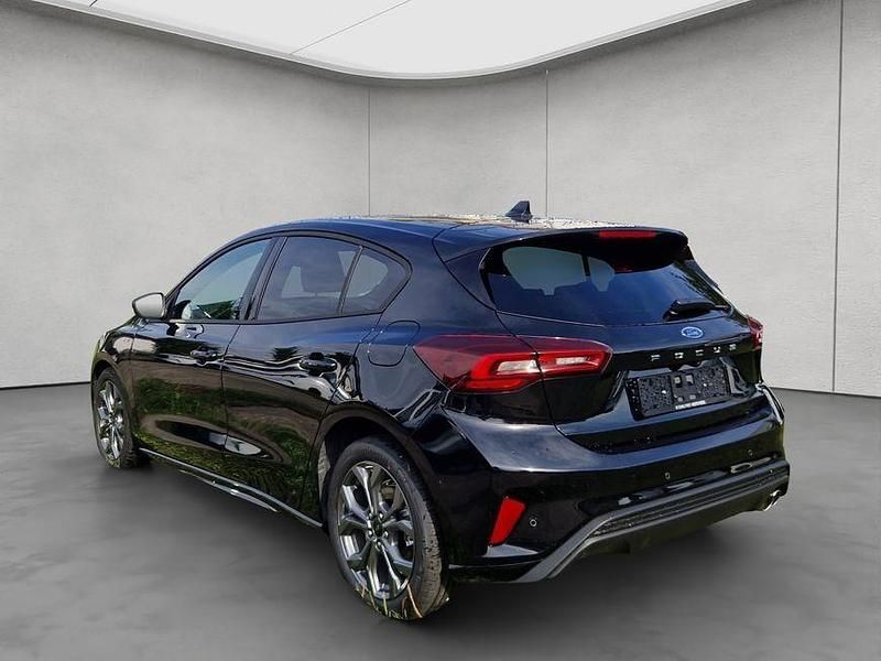 Neu Ford Focus ST-Line 125 PS (91 kW) 2025 Agate black metallic Limousine