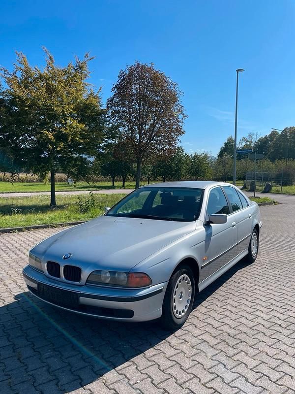 Silber Gebraucht 1997 BMW 520 Limousine | 2.900 € (Fairer Preis) - Bild 1/4