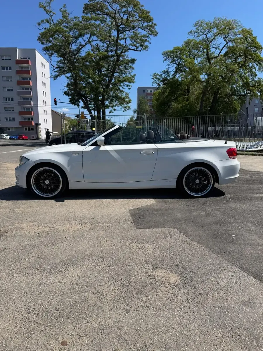 Gebraucht BMW 120 Cabriolet Exclusive 177 PS (130 kW) 2012 Weiß Cabrio