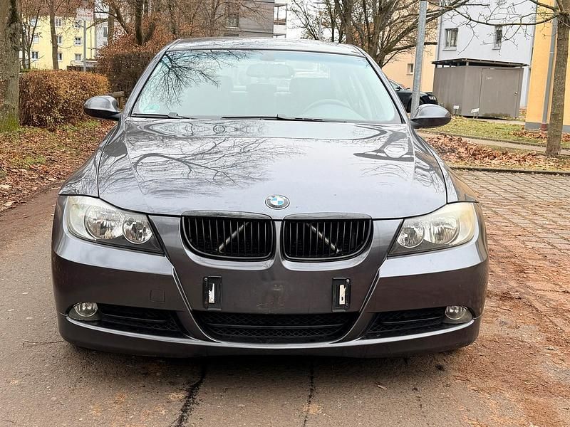 Grau Gebraucht 2005 BMW 320 Limousine | 1.500 € (Superpreis) - Bild 1/4