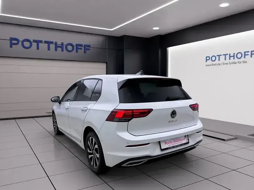 Gebraucht VW Golf VIII Active 150 PS (110 kW) 2023 Pure white Limousine