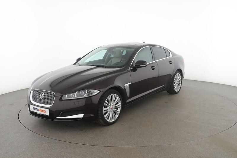 Rot Gebraucht 2014 Jaguar XF Limousine | 17.100 € (Fairer Preis) - Bild 1/3