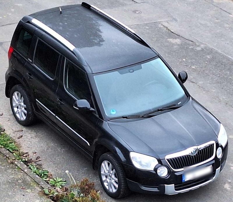 Schwarz Gebraucht 2013 Skoda Yeti Adventure SUV | 7.999 € (Guter Preis) - Bild 1/4