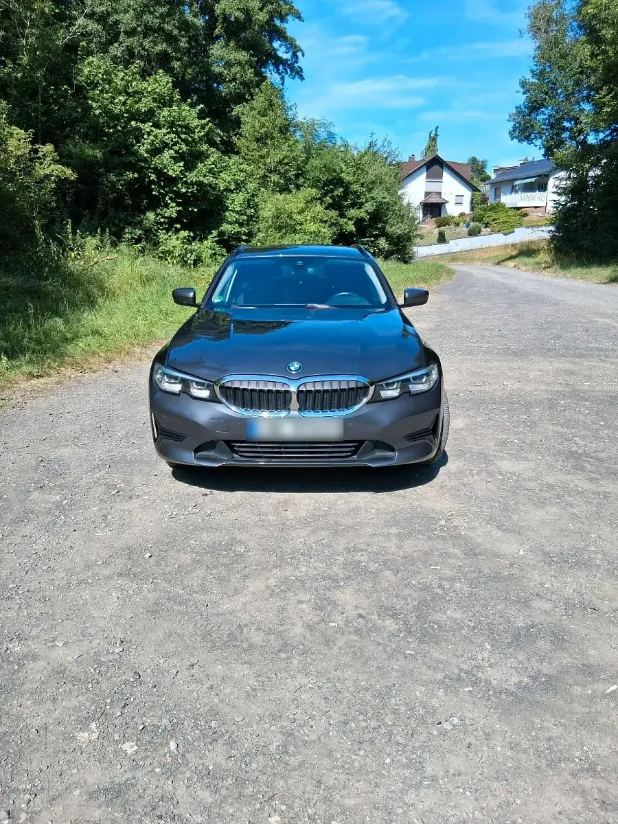 Gebraucht BMW 320 190 PS (139 kW) 2019 Grau Kombi