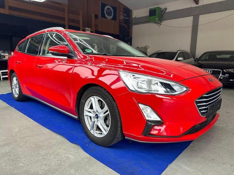 Gebraucht Ford Focus Cool & Connect 125 PS (91 kW) 2018 Rot Limousine