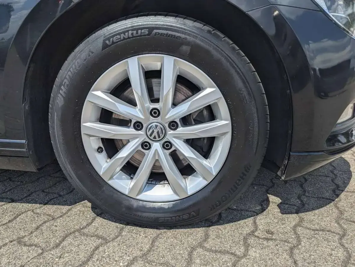 Gebraucht VW Passat Comfortline 150 PS (110 kW) 2019 Deep black perleffekt Kombi