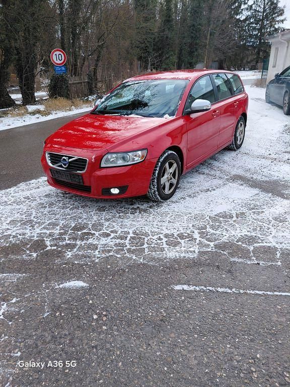 Rot Gebraucht 2011 Volvo V50 Business Edition Kombi | 2.300 € (Superpreis) - Bild 1/4