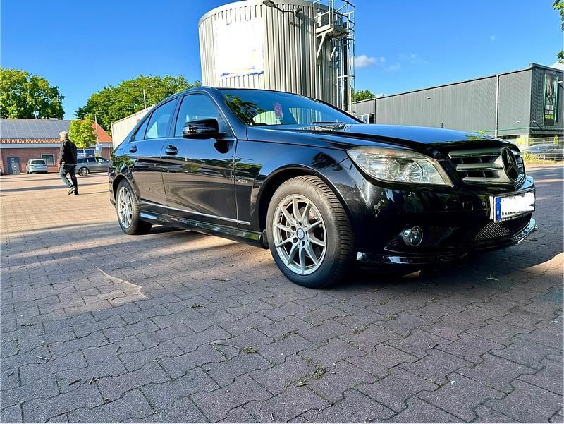 Schwarz Gebraucht 2010 Mercedes C180 Sport Limousine | 8.000 € - Bild 1/4