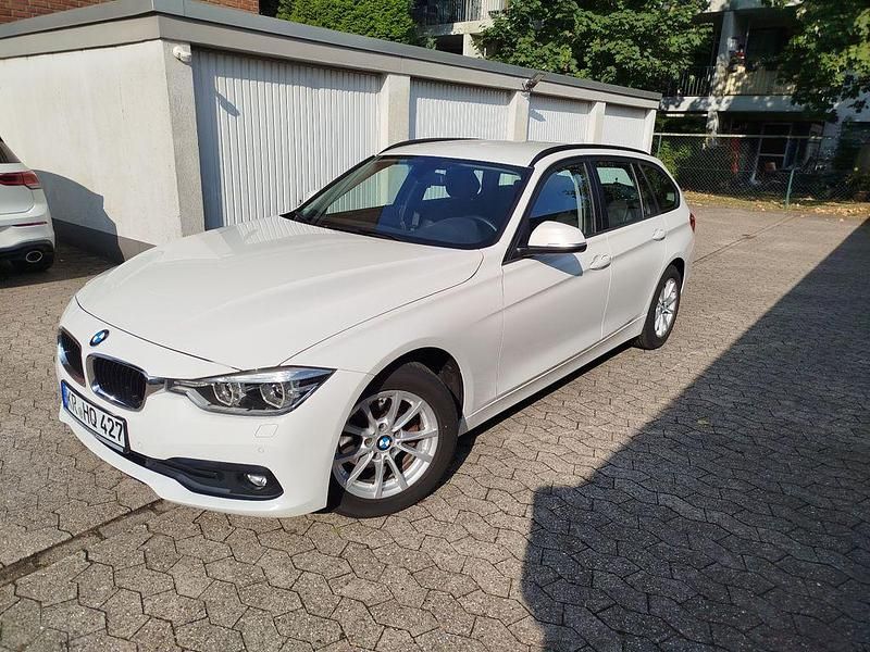 Weiß Gebraucht 2019 BMW 318 Kombi | 19.500 € (Superpreis) - Bild 1/4