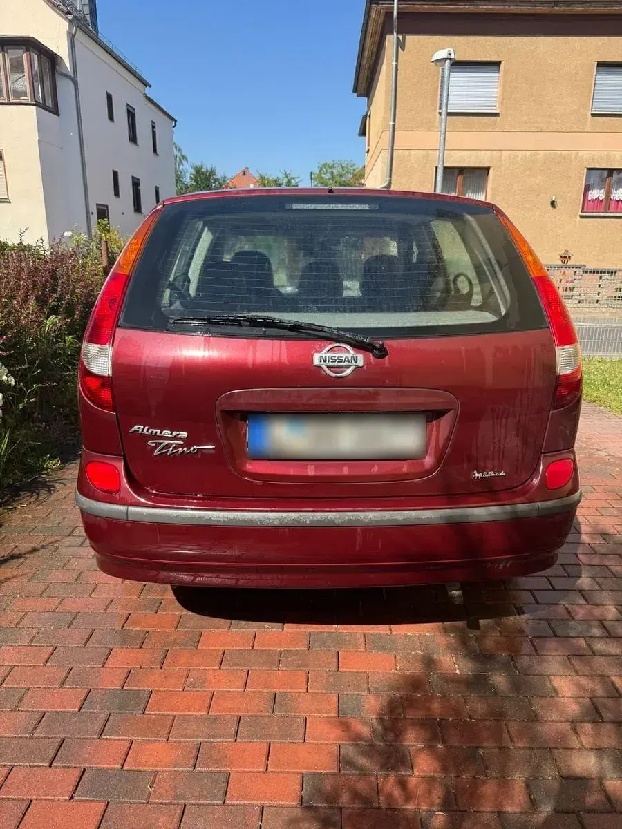 Gebraucht Nissan Almera Tino 114 PS (83 kW) 2002 Rot Van / Kleinbus