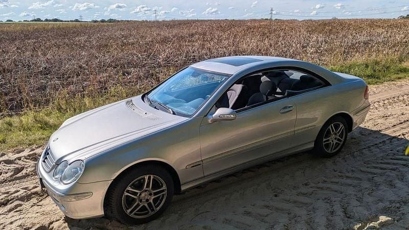 Silber Gebraucht 2004 Mercedes CLK200 Avantgarde Coupé | 4.999 € (Superpreis) - Bild 1/4