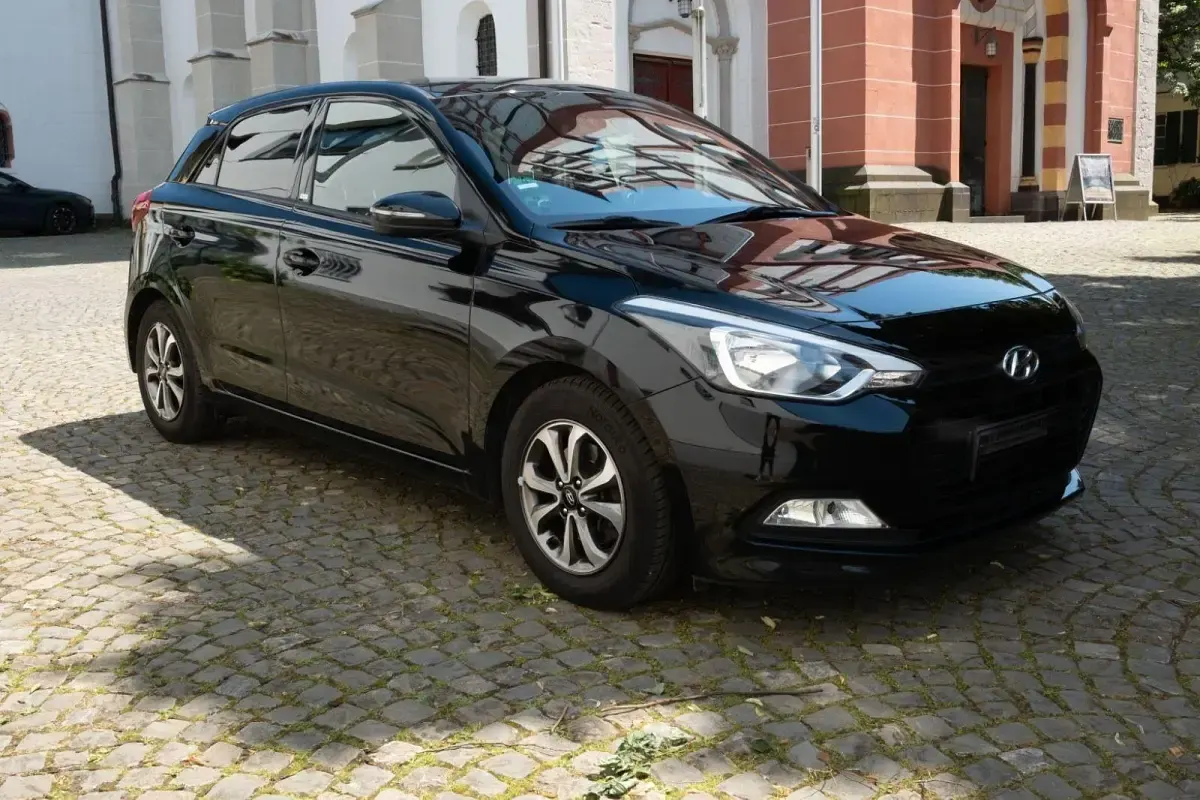 Gebraucht Hyundai i20 Passion 101 PS (74 kW) 2018 Schwarz Kleinwagen